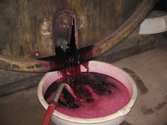 Il coule, il coule le fût raie!